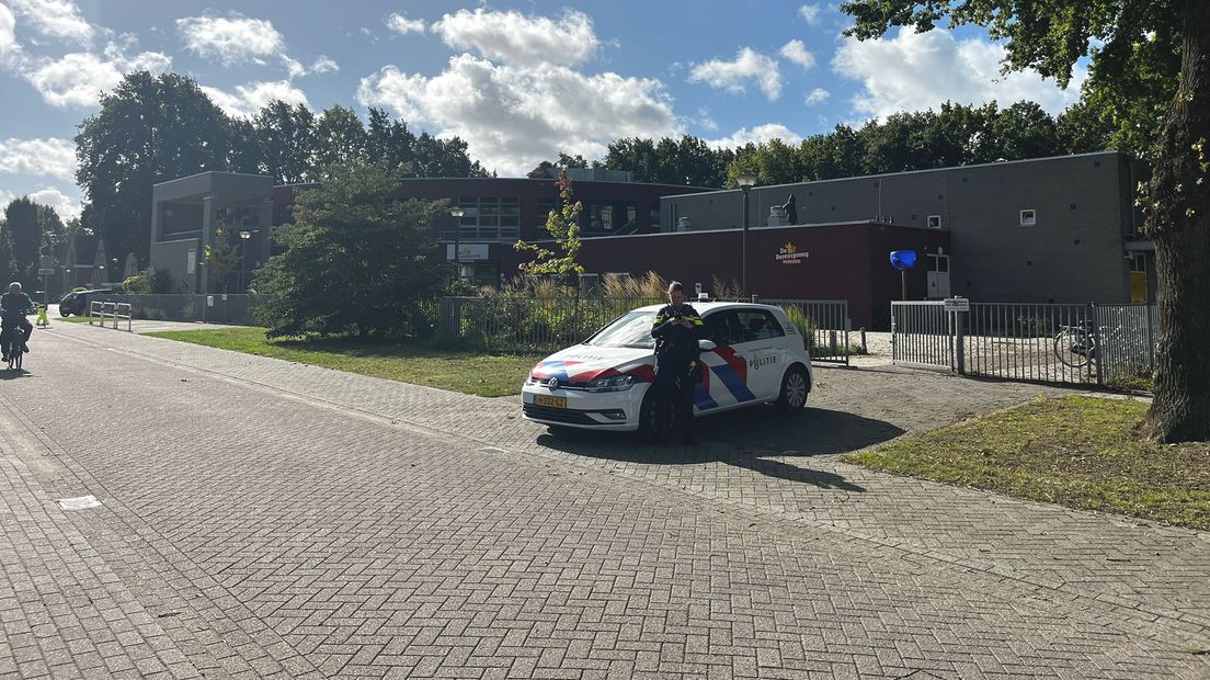 Basisschool De Berensprong met politie voor de deur