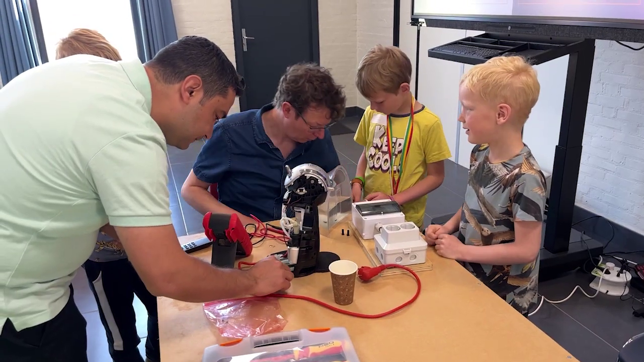 Repair café Roggel groot succes: ‘We gaan ermee door’