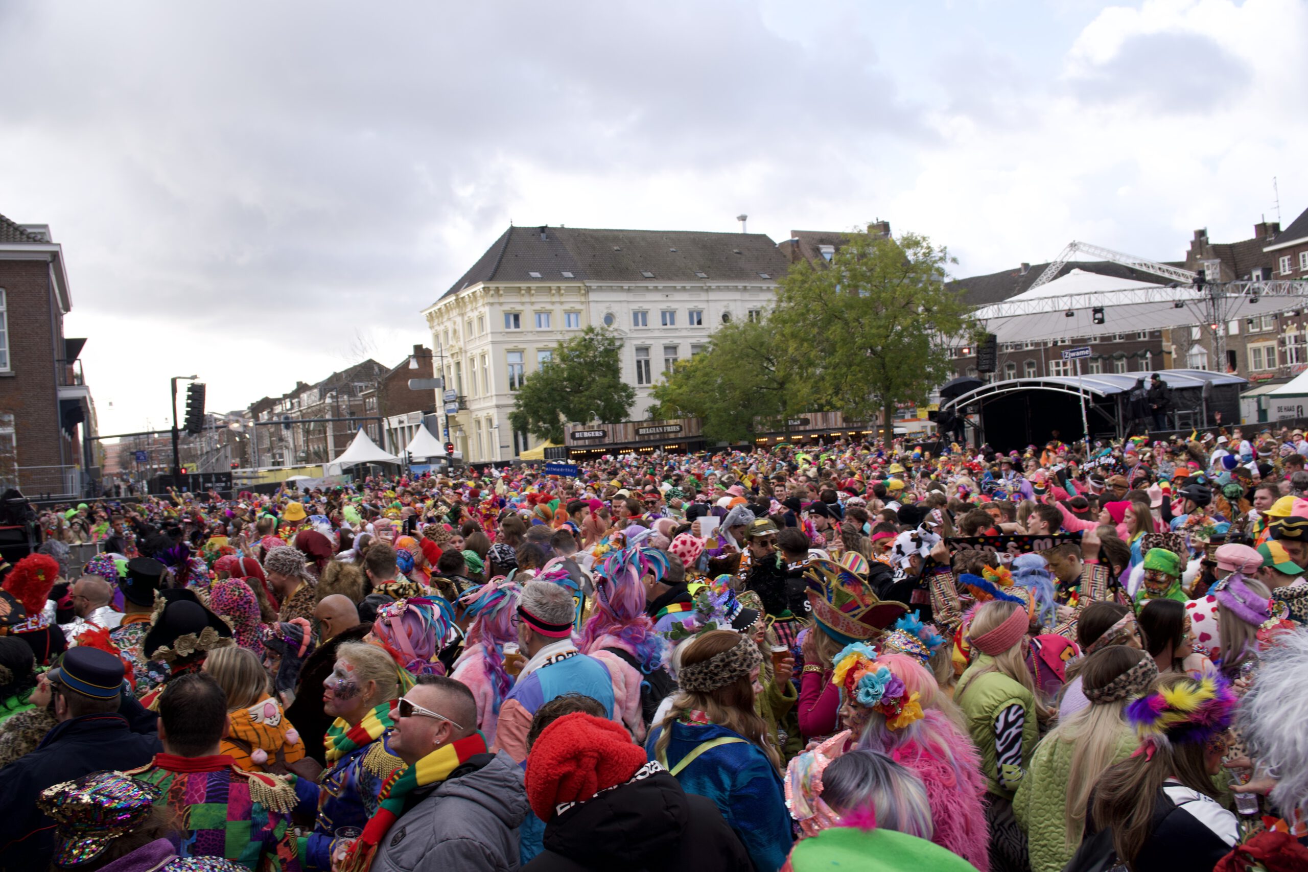 11devande11de Roermond verplaatst podium en bonnenverkoop verdwijnt