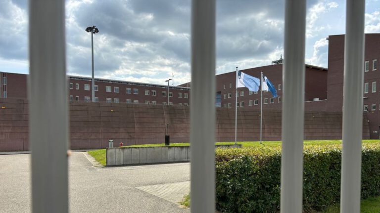 Zeven verdachten opgepakt voor gooien zwaar illegaal vuurwerk naar gevangenis Roermond