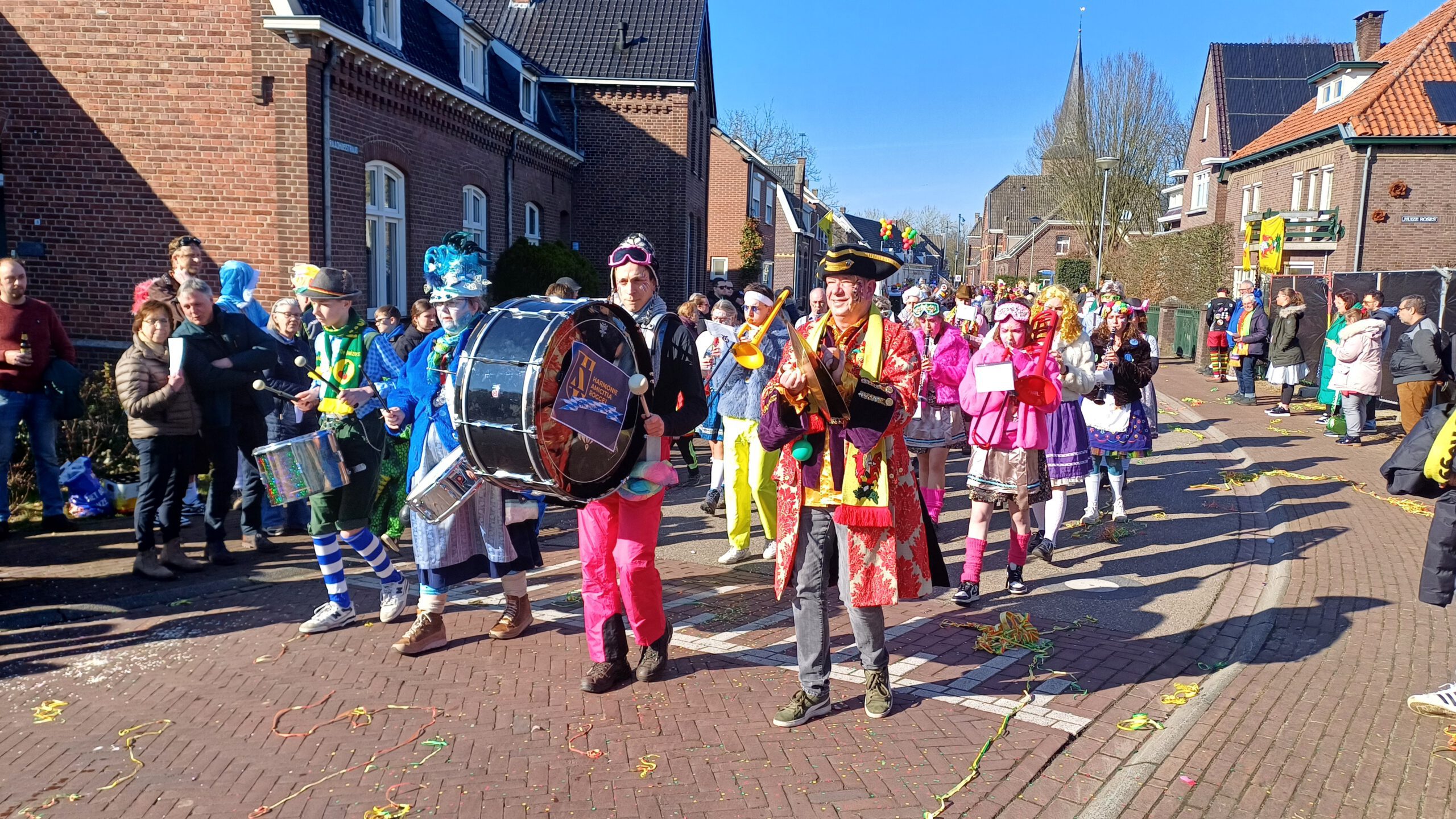 Video: Carnavalsmaandag, volop zon, optimaal genieten