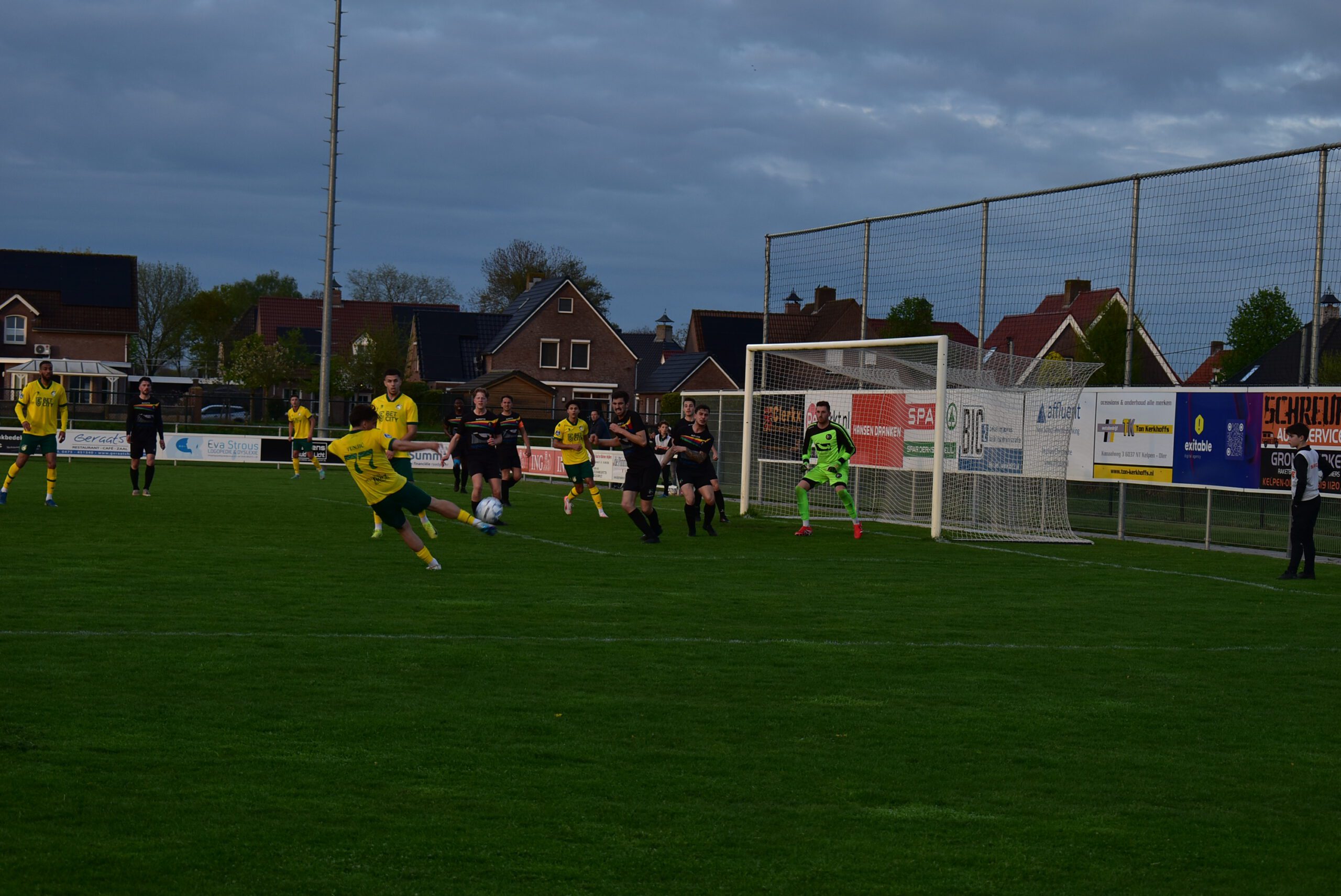 Tienklapper van Fortuna Sittard tegen DFO '20 kan avond niet verpesten: ‘Uniek om mee te maken’