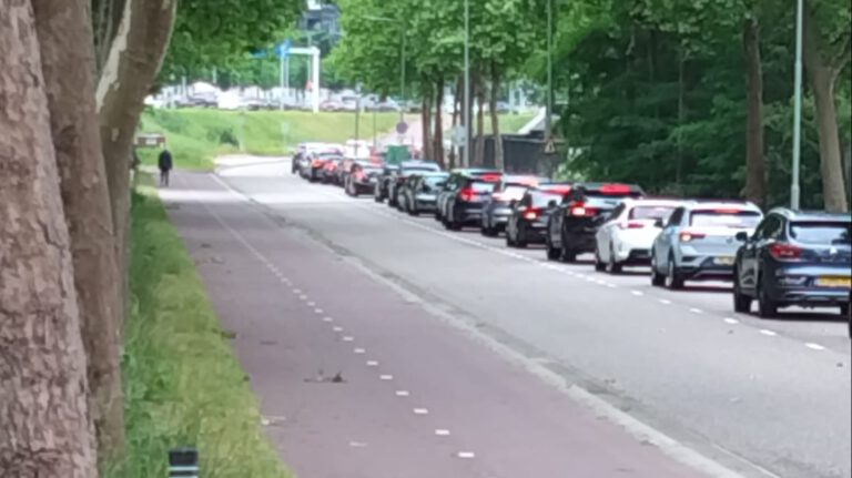 Proef met verbodsbord moet Leeuwen ontlasten tijdens topdagen Outlet Center