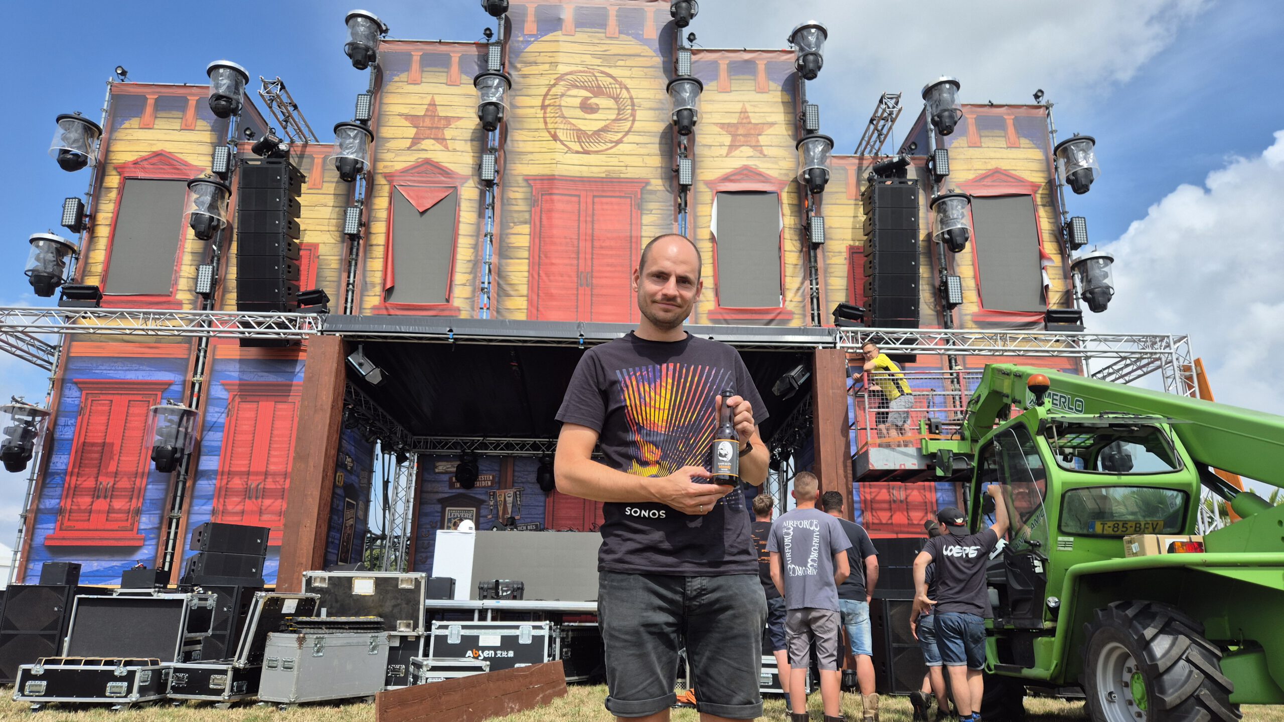 Video: Festival Outrageous eert 'hun' overleden Luuk (37) met eigen biertje: ‘Hij zou trots zijn’