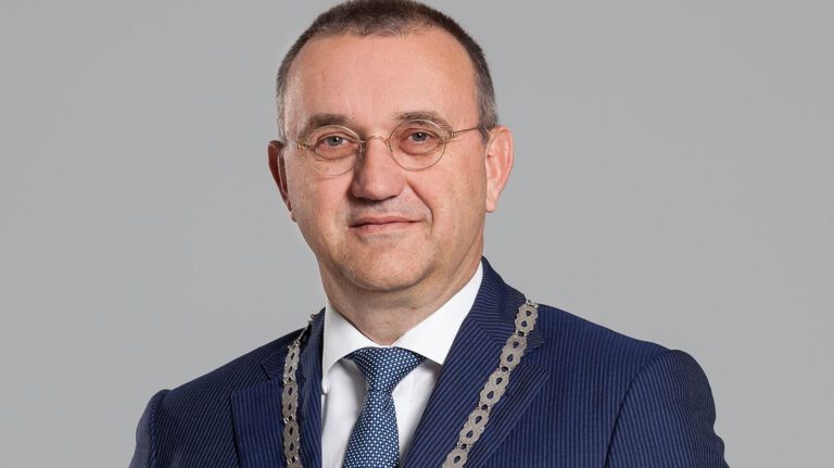 Burgemeester Jos Hessels voorlopig afwezig vanwege ziekte