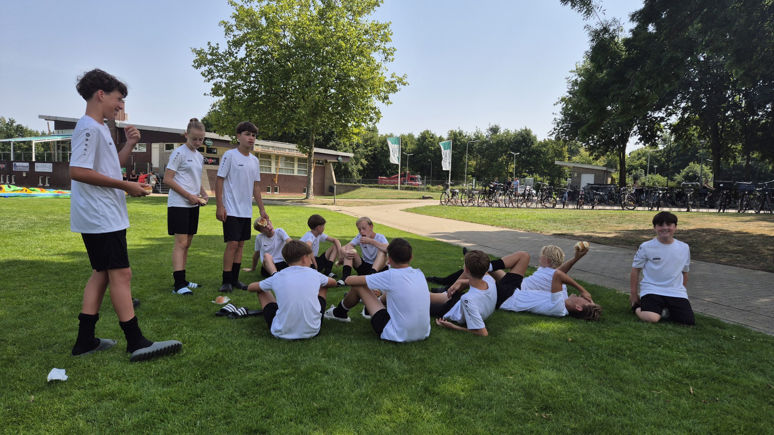 Hitteblog: Oefenwedstrijd FC Ria – Fortuna afgelast • Minder treinen