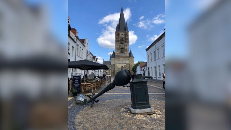 Herstelwerkzaamheden aan historische waterpomp in Thorn begonnen: ook aandacht voor pomp op Bogenstraat