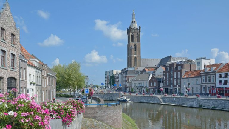 Week begint zomers, maar vanaf dinsdag volgen regen, onweer en lagere temperaturen