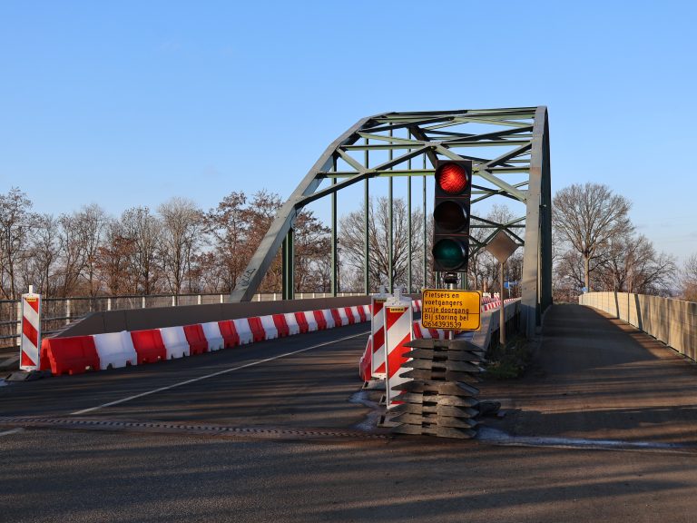 Afsluiting bruggen Julianakanaal duurt mogelijk vele maanden