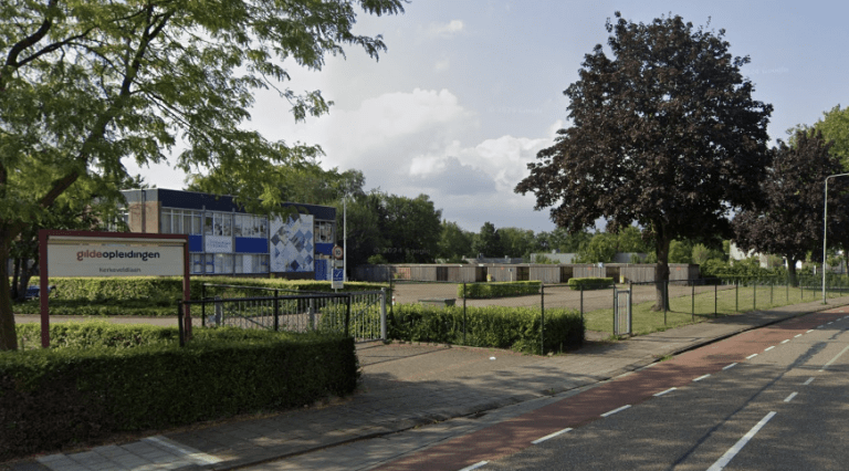 ‘Levensgevaarlijke verkeersituaties’ bij scholen in Roermond, gemeente gaat gebied aanpakken
