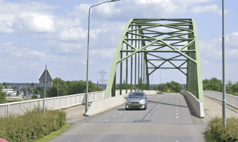 Bruggen Julianakanaal slijten sneller dan gedacht, zwaar verkeer omgeleid