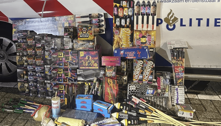Politie haalt illegaal vuurwerk uit woningen Echt