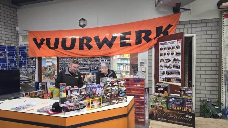 Rustige start vuurwerkverkoop, maar in Neer kijkt men met schuin oog naar Duitsland