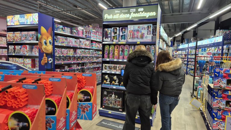 Is de speelgoedwinkel nog wel populair en wat is het cadeaubudget?