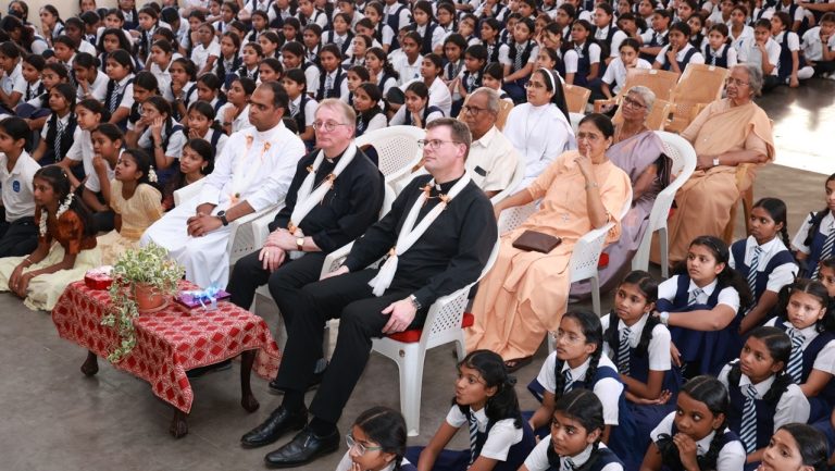 Bisdom Roermond haalt hechte band met India in bezoek aan: ‘Geloof vormt hen tot één familie’