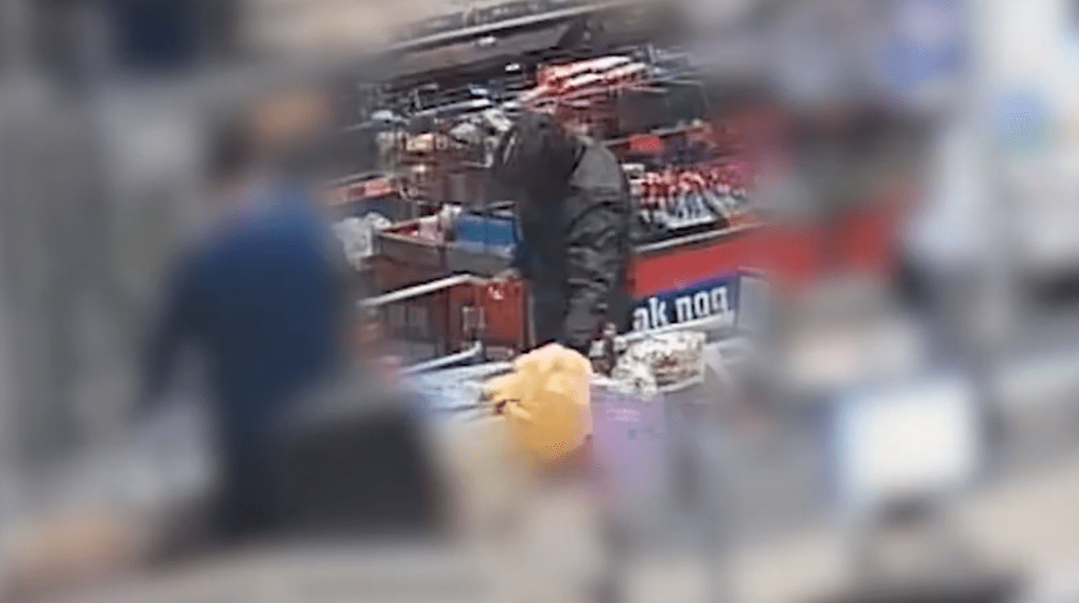 Politie zoekt verdachten na gewapende overval op supermarkt in Roermond