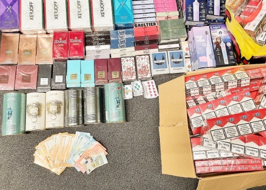 Man (70) aangehouden in Susteren na vondst illegale sigaretten en namaakparfum