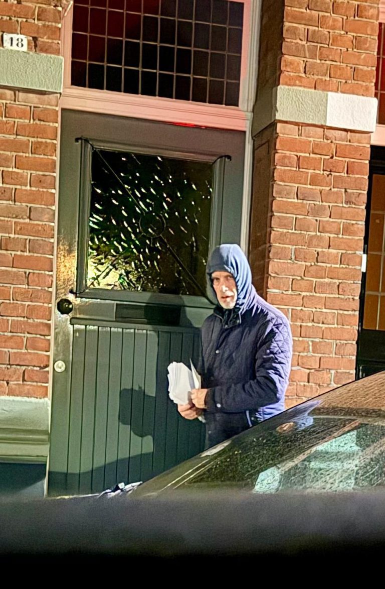 Politieke rel: LVR-kandidaat verspreidt namens ‘de zwarte raaf’ smaadschrift over VVD-wethouder