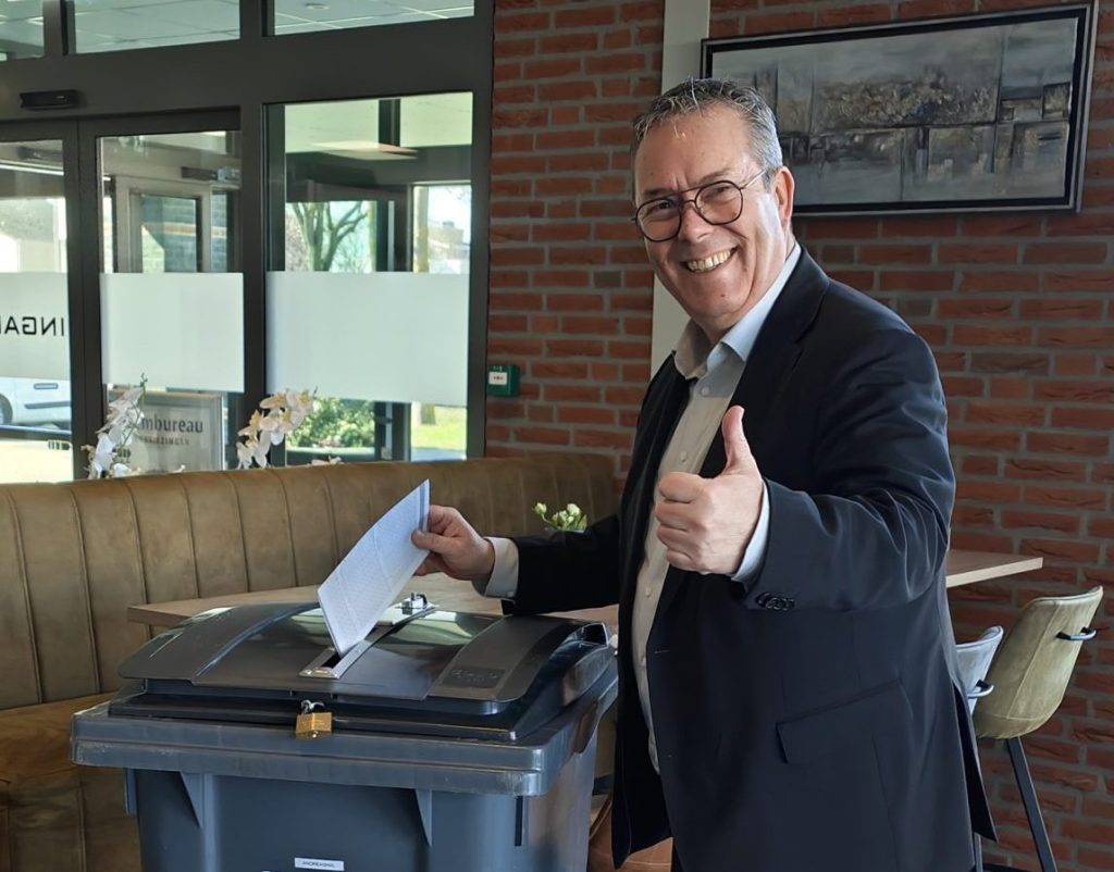 Burgemeester Maasgouw brengt stem uit