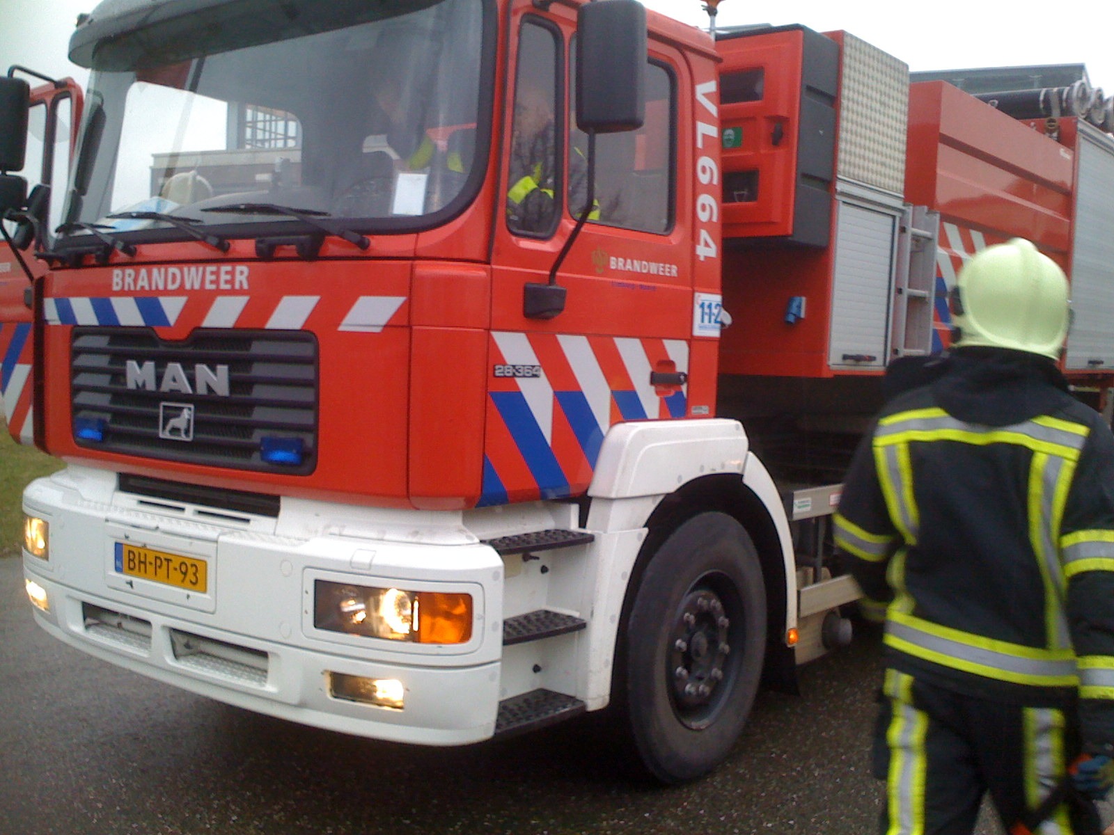 Bestuurder busje gewond door explosie in Sint Odilienberg