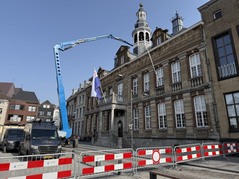 Opknapbeurt voor carillon op Roermondse stadhuis