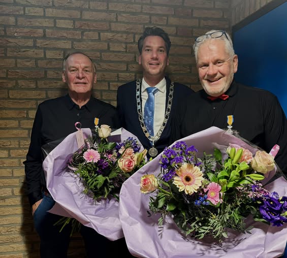 Koninklijke onderscheiding voor twee inwoners Posterholt tijdens concert