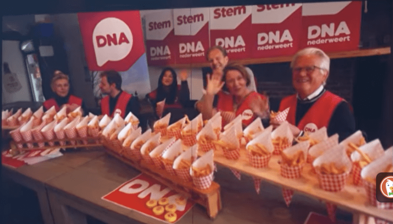 Satirisch programma Even tot Hier op de bres voor DNA Nederweert