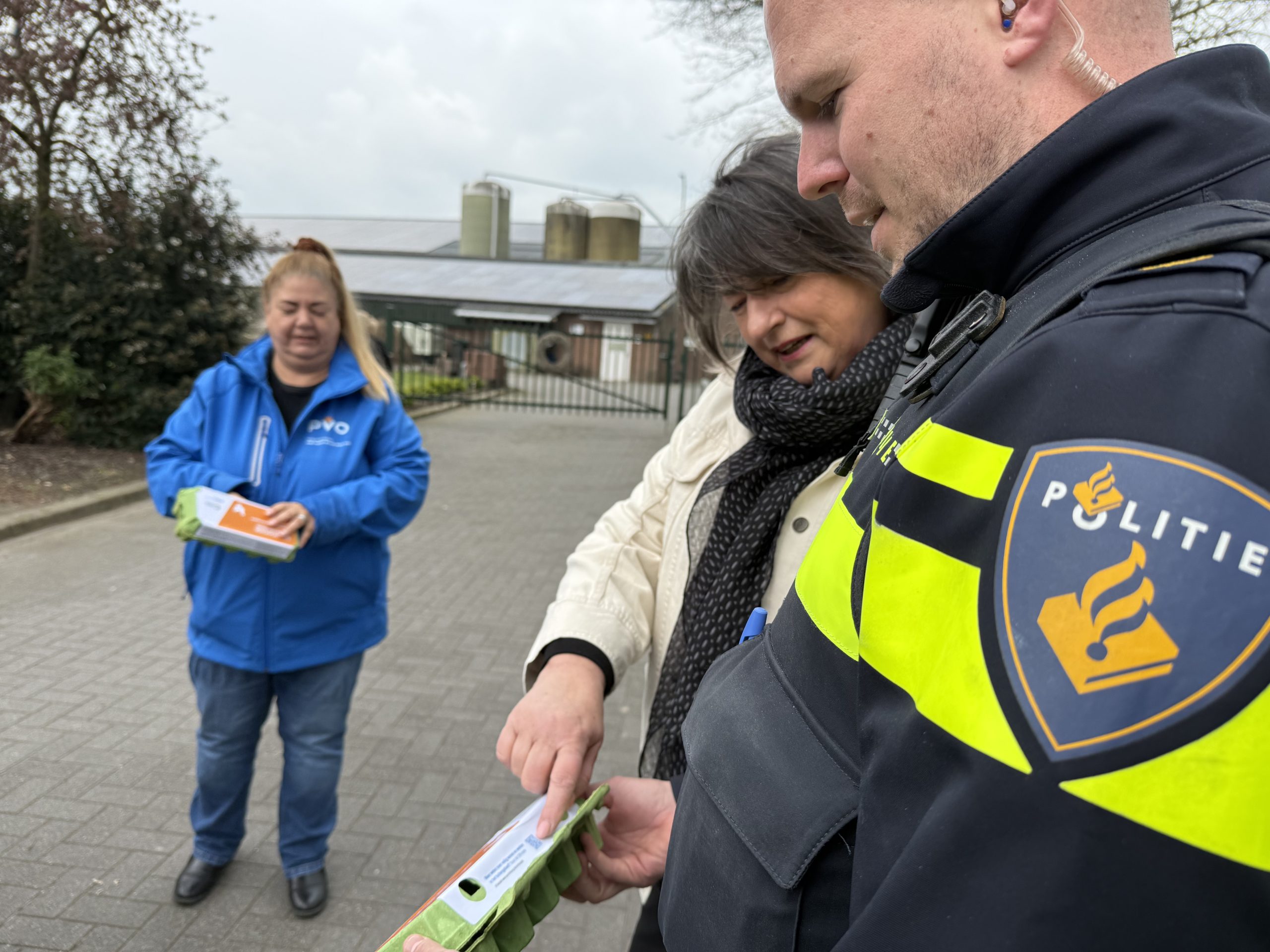 Eierdoosjes waarschuwen voor criminelen op het platteland