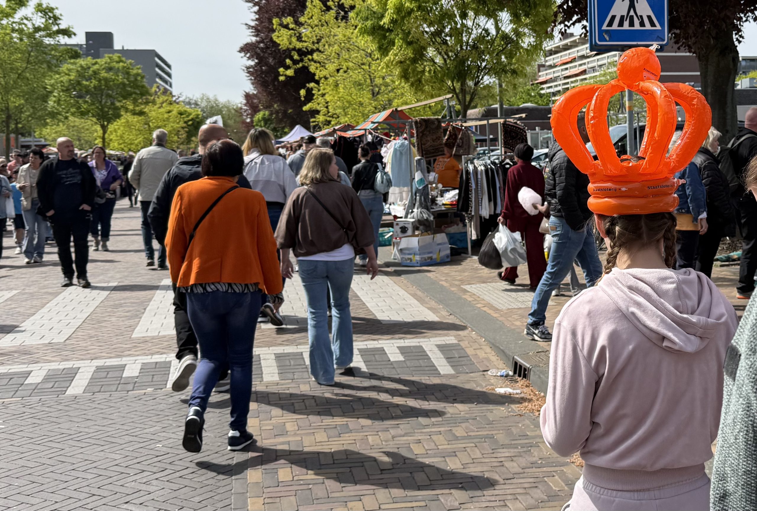 Grote drukte en veel gezelligheid op braderie Donderberg in Roermond