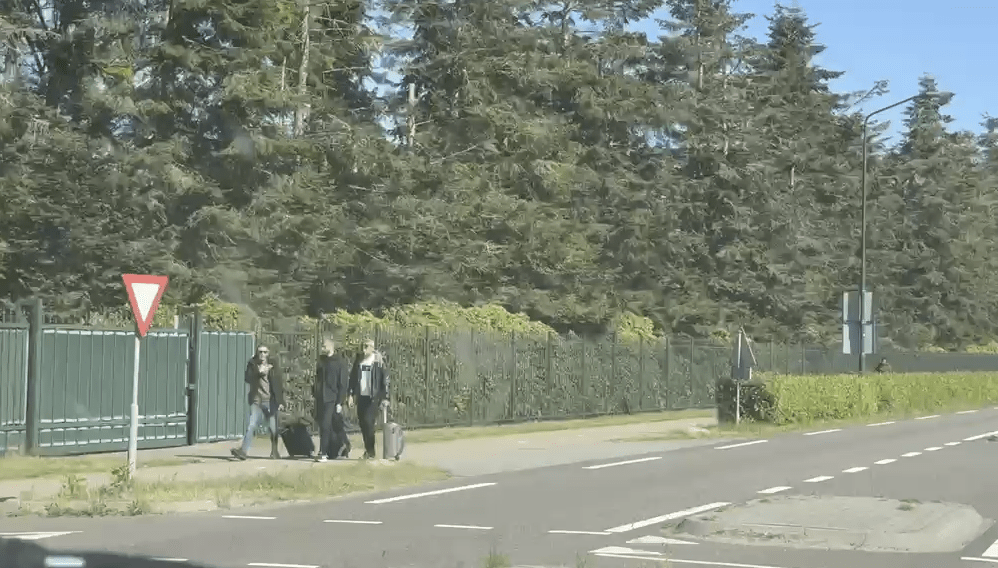 LIVE: Zeer grote natuurbrand bij Weert • AZC in Budel wordt ontruimd