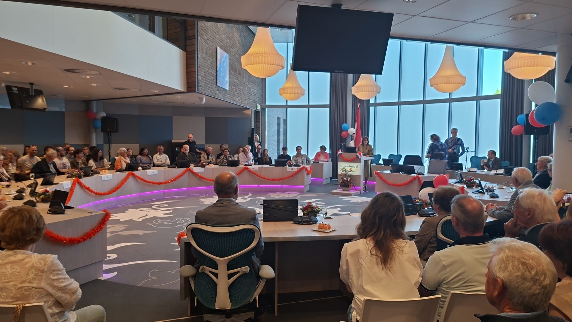 ??Dertien inwoners van Leudal krijgen Koninklijke onderscheiding