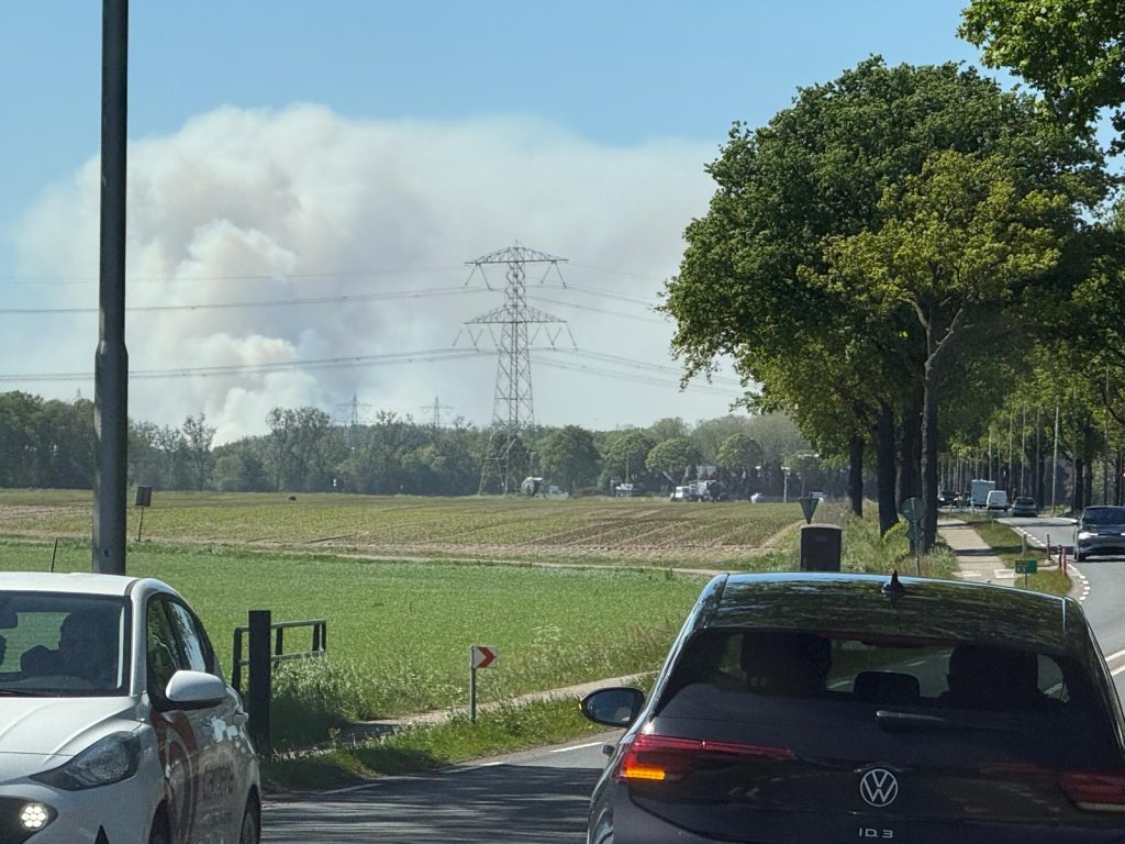Rookwolken te zien in wijde omtrek
