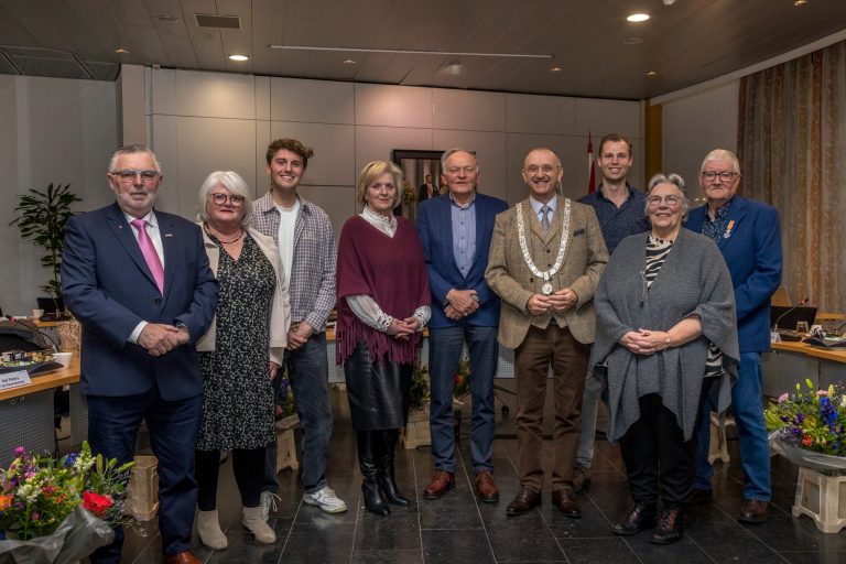 Echt-Susteren neemt afscheid van acht raadsleden, twee lintjes uitgedeeld