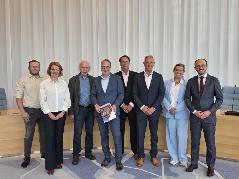 Nieuw gemeentebestuur wil 1400 woningen, geen nieuw theater en Weertenaar op één