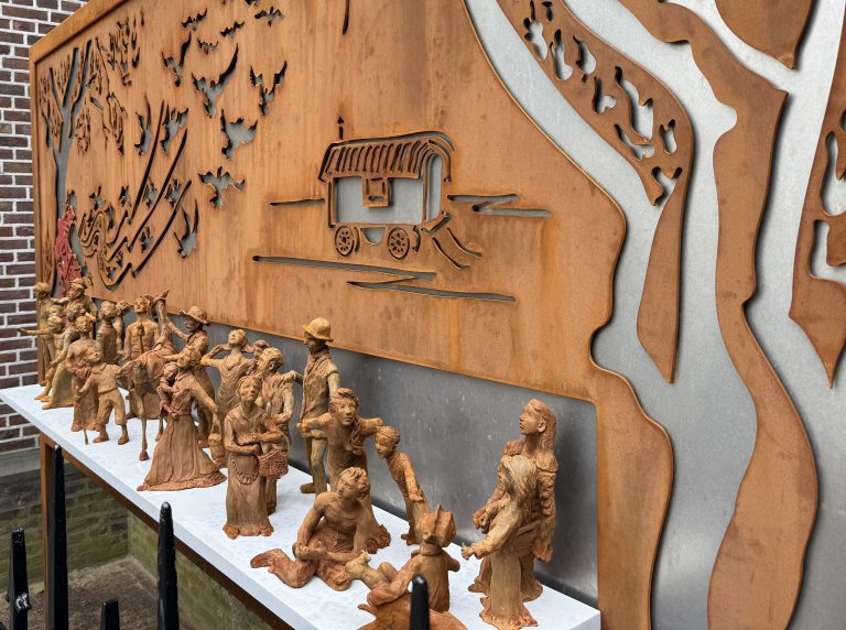 Monument voor vermoorde Sinti en Roma onthuld in Roermond