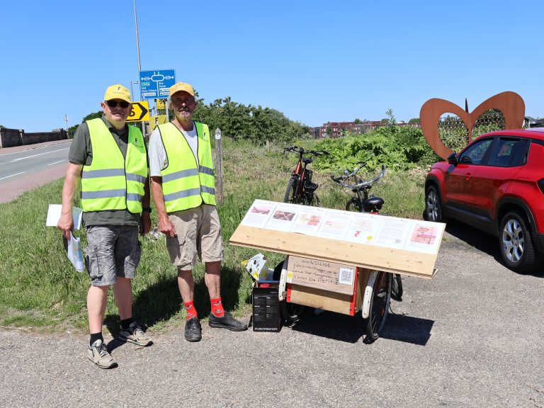 Duo-demonstratie voor betere fietsvoorzieningen bij nieuwe Maasbrug