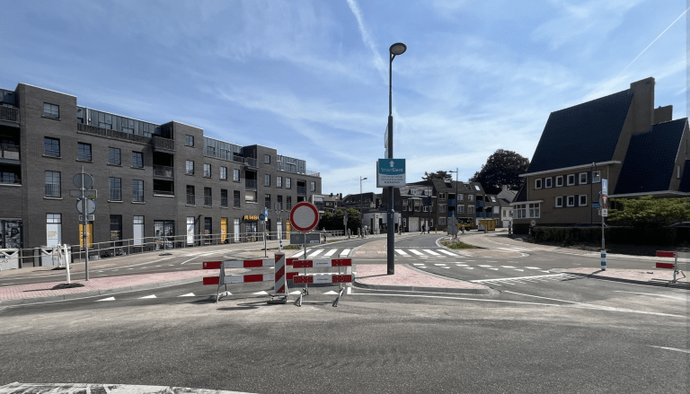 Rotonde bij Brugman in Roermond weer makkelijk over te steken