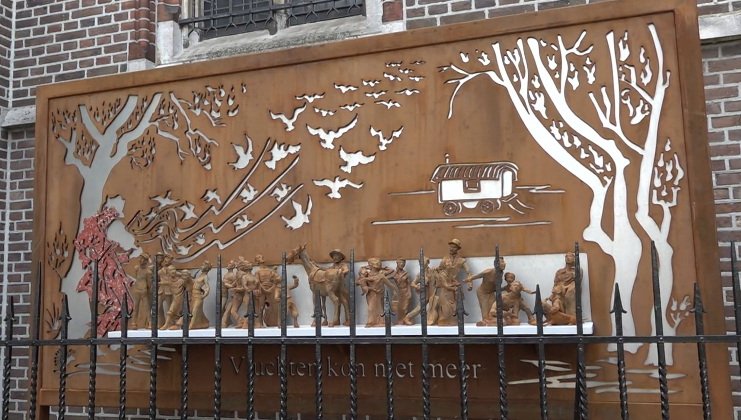 Monument voor vermoorde Sinti en Roma onthuld in Roermond