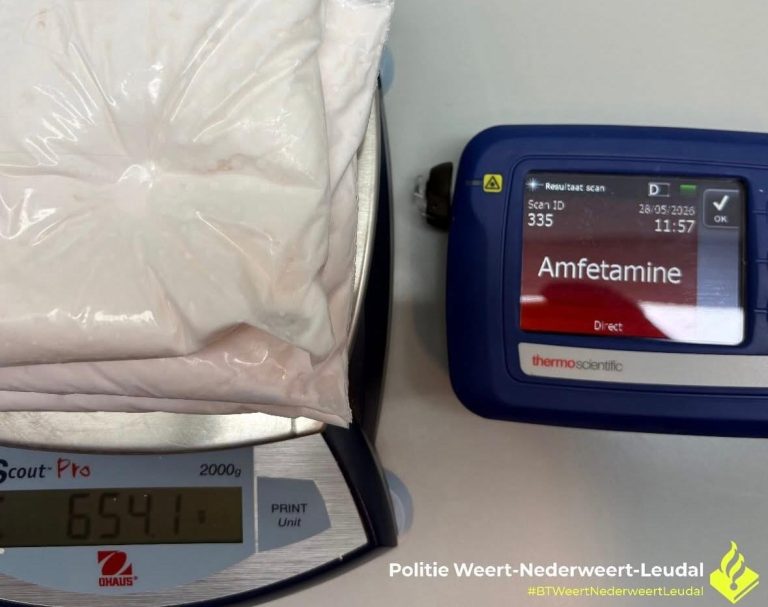 Verdachte aangehouden na vondst drugs en wapen in woning