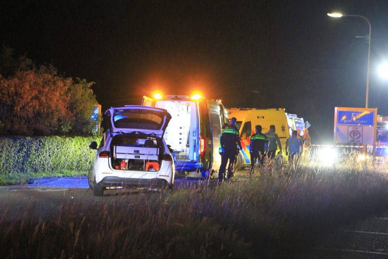 Auto belandt in voortuin bij ongeval in Ell: drie gewonden naar ziekenhuis