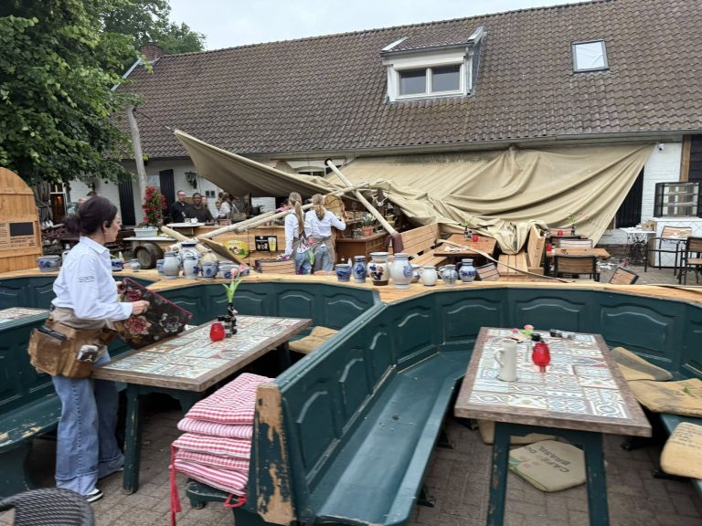 Flinke schade aan terras van boscafé de Busjop na hoosbui: ‘Enorme domper’