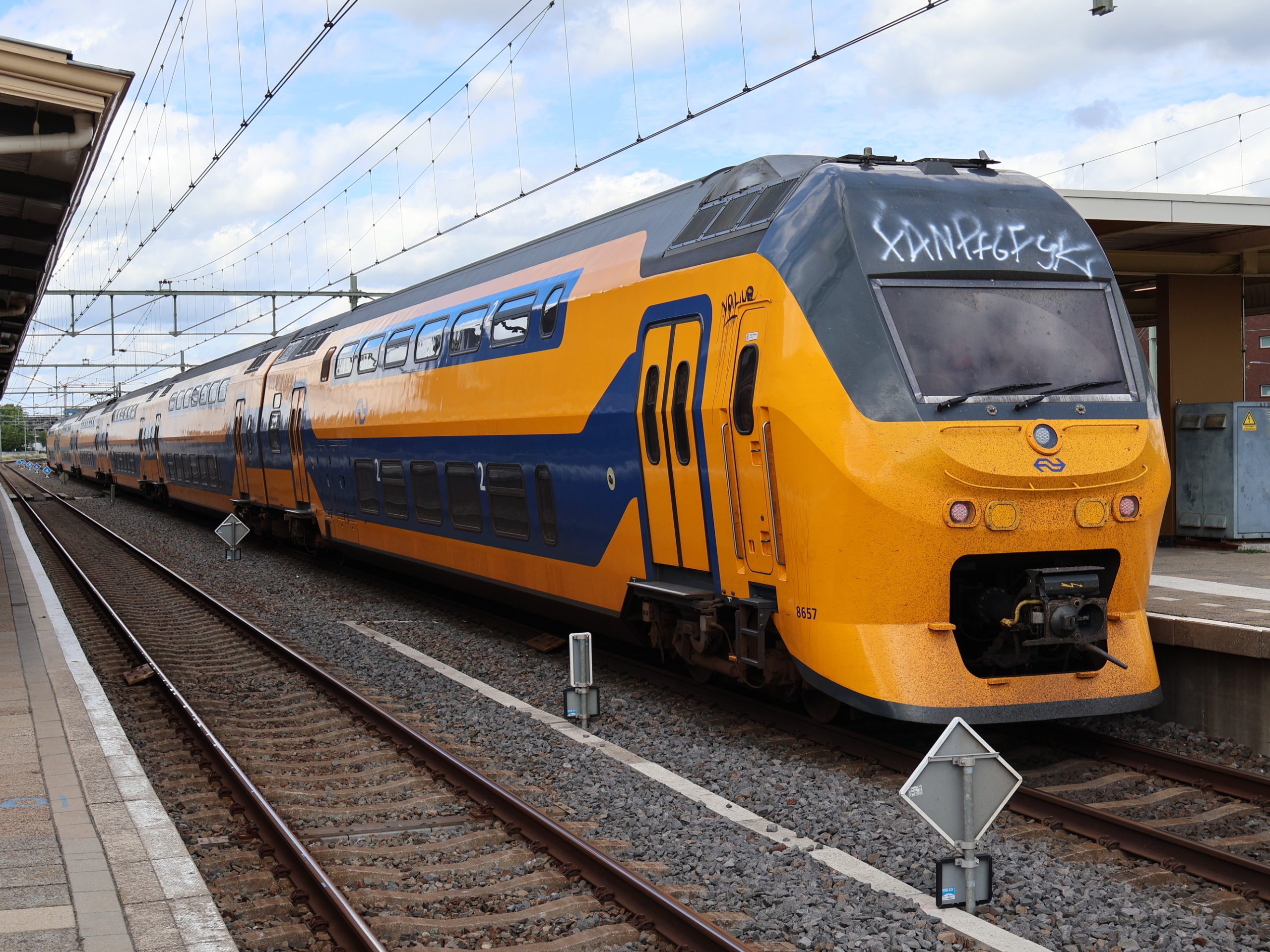 Spaanssprekende vrouw gezocht voor seksuele intimidatie van jongen (17) in trein