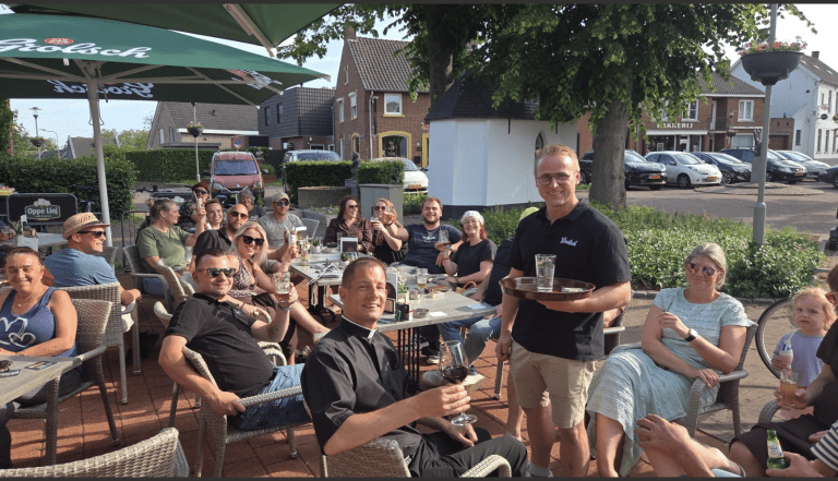 Oppe Linj, het enige café van Heel, weer open
