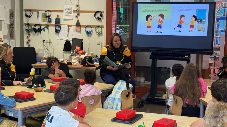 ‘Veer sjnappe Um’: het OLS en het dialect in een kinderboek gepromoot
