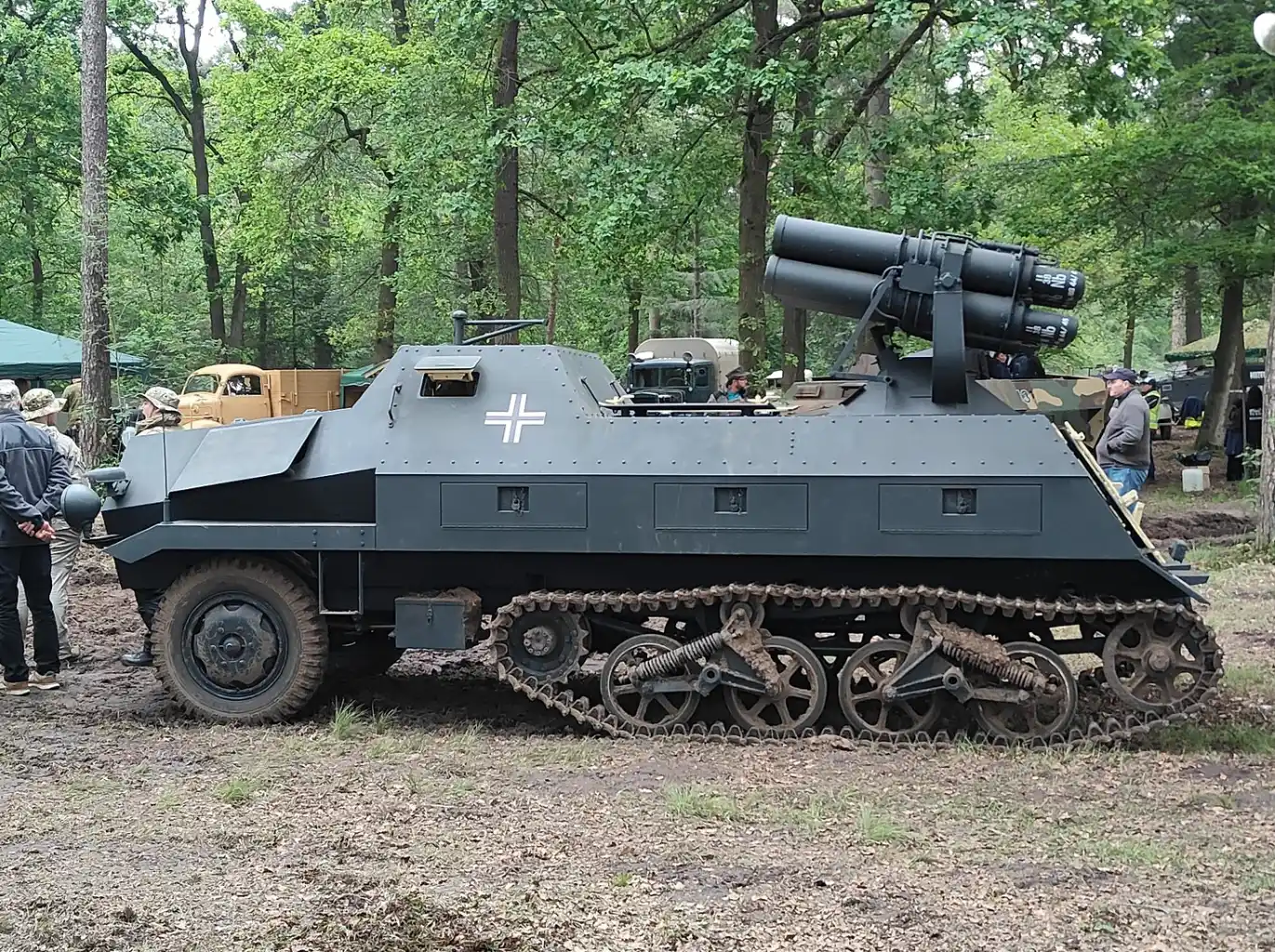 Nederweerts bedrijf biedt uiterst zeldzame Duitse Panzerwerfer uit de oorlog te koop aan