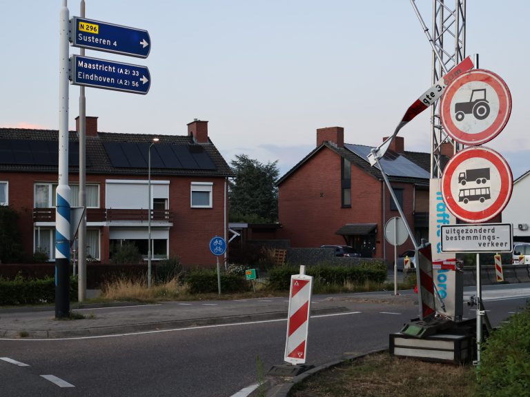 Opnieuw incident: hoogteportaal bij brug Roosteren stuk gereden