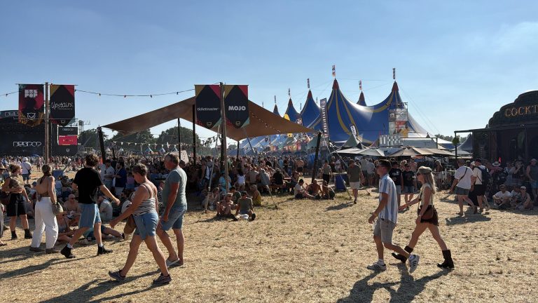 Tropische editie Bospop: van miniconcertzaal tot ’s werelds grootste luistersessie