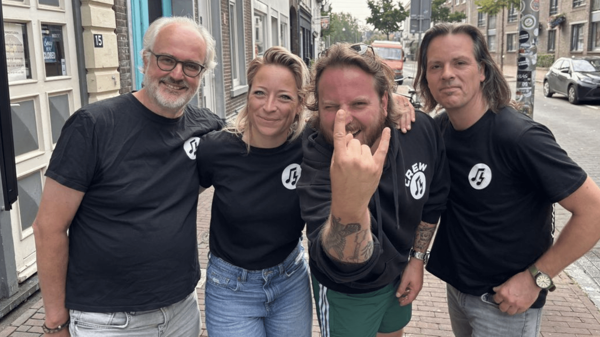 Geen dweilorkesten, wél een volle binnenstad tijdens Dweijelaovend Roermond