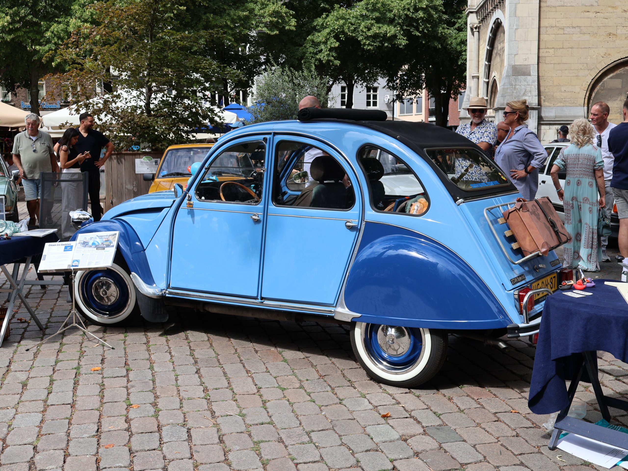 Oldtimertreffen Roermond, blinkende bolides in een tropische setting