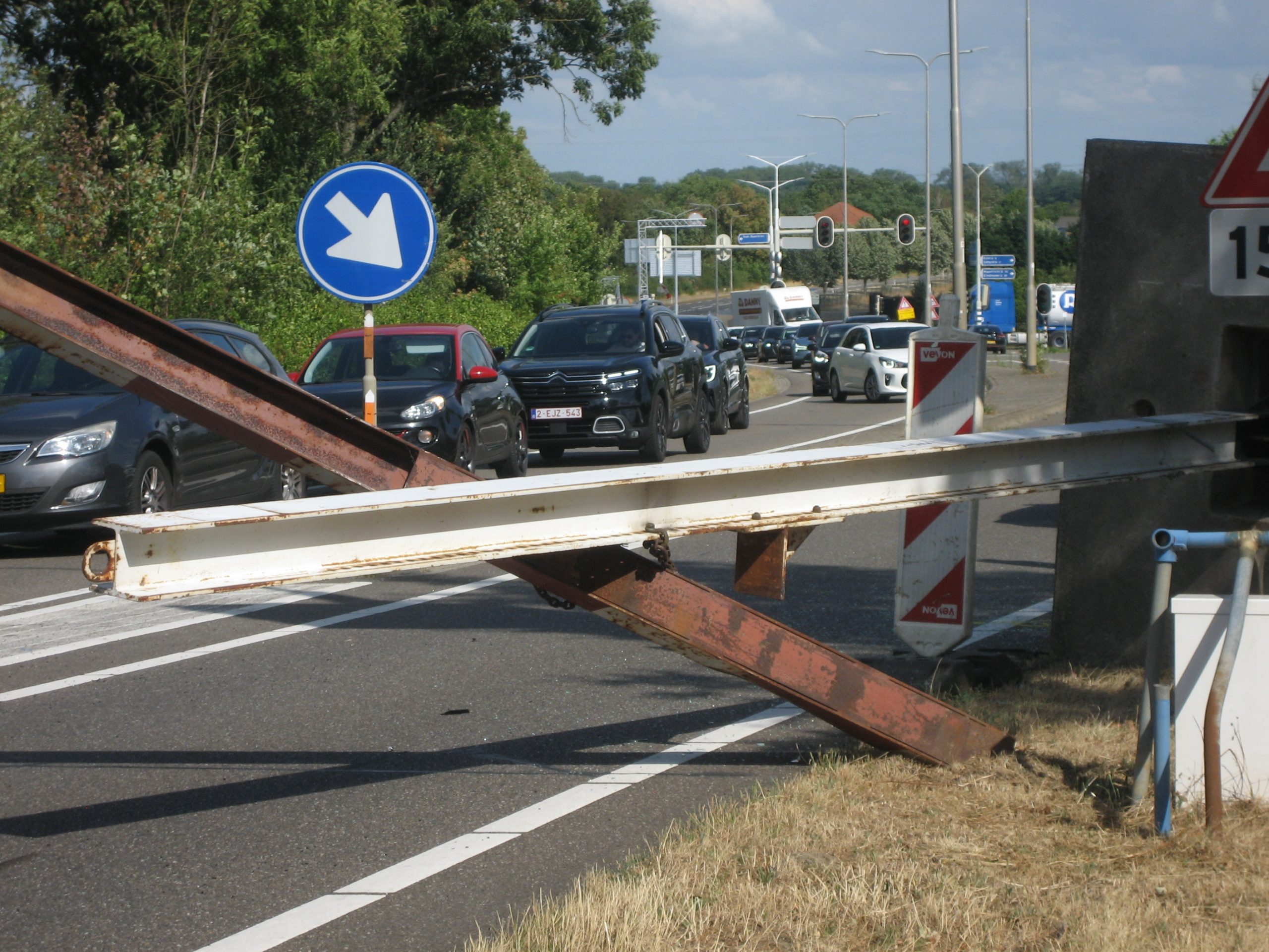 Geen cameratoezicht en verkeersregelaars weg bij bruggen Roosteren en Kelpen